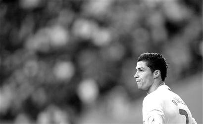 赵鹏：邵佳一人品很不错且性价比高，不行再归化两三个外援（赵鹏称邵佳一人品佳、性价比高，必要时再归化两三名外援）