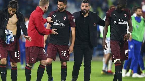 官方：沃尔夫斯堡买断里昂20岁后卫昆贝迪，双方签约至2029年（官宣：沃尔夫斯堡完成从里昂买断20岁后卫昆贝迪，合约至2029年）