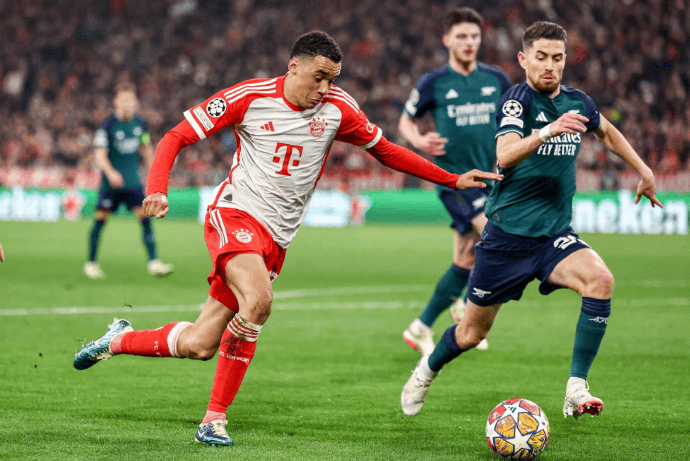 历年中超金靴：武磊34球傲视群雄，法比奥28球独享本赛季金靴（中超金靴回顾：武磊34球一骑绝尘，法比奥28球加冕本季射手王）