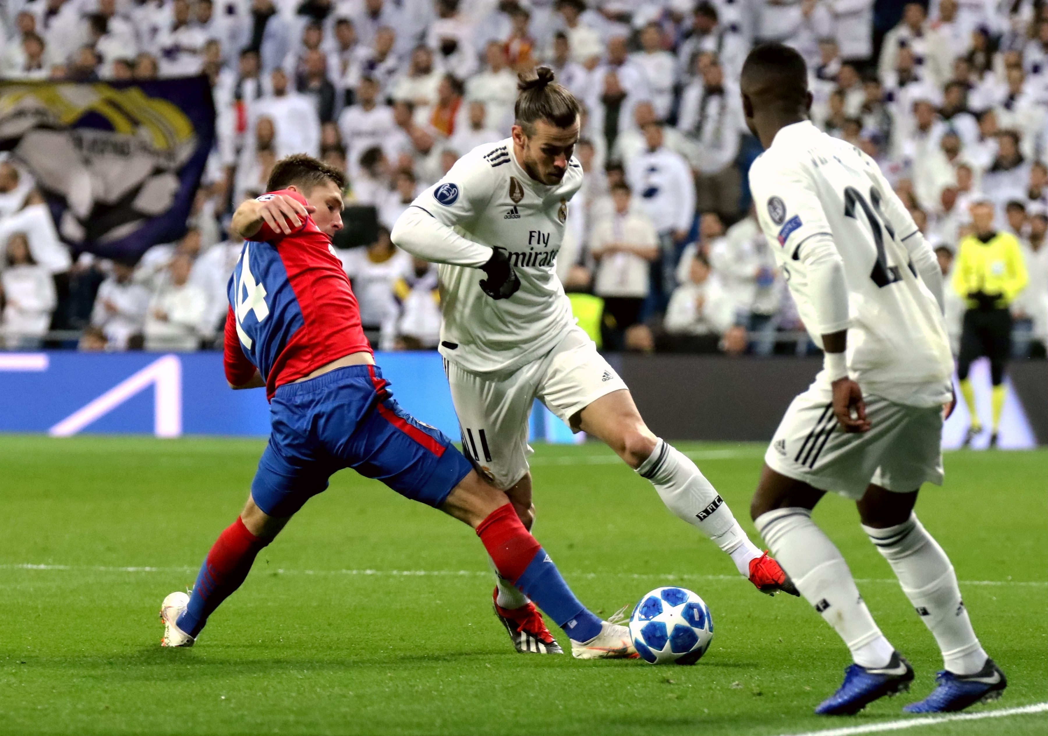 图片报：米兰对金玟哉感兴趣，在今夏就曾观察过他（图片报：米兰有意金玟哉，今夏已对其考察）