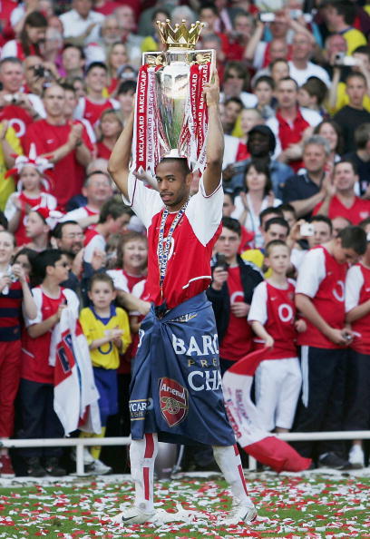 足球国足新星连续两轮破门，迅速走红（国足新秀两轮连破门，火速走红）