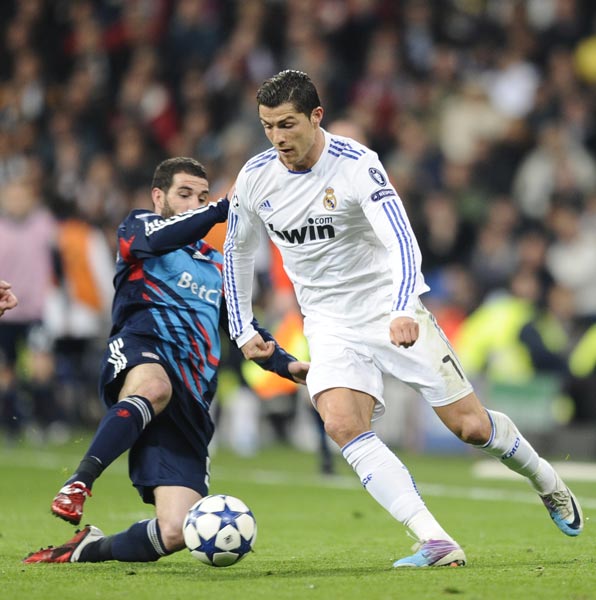 组图：CBA俱乐部杯广厦击败天津 塔克飞身暴扣（图集：CBA俱乐部杯广厦力克天津，塔克腾空重扣）