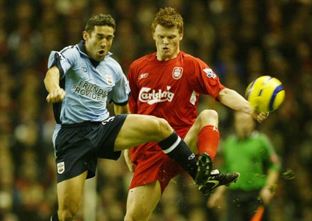 皇马公布欧冠战曼城大名单：姆巴佩带伤入围，一线队后卫仅4人在列（皇马欧冠对阵曼城名单出炉：姆巴佩带伤入选，一线队仅四名后卫可用）