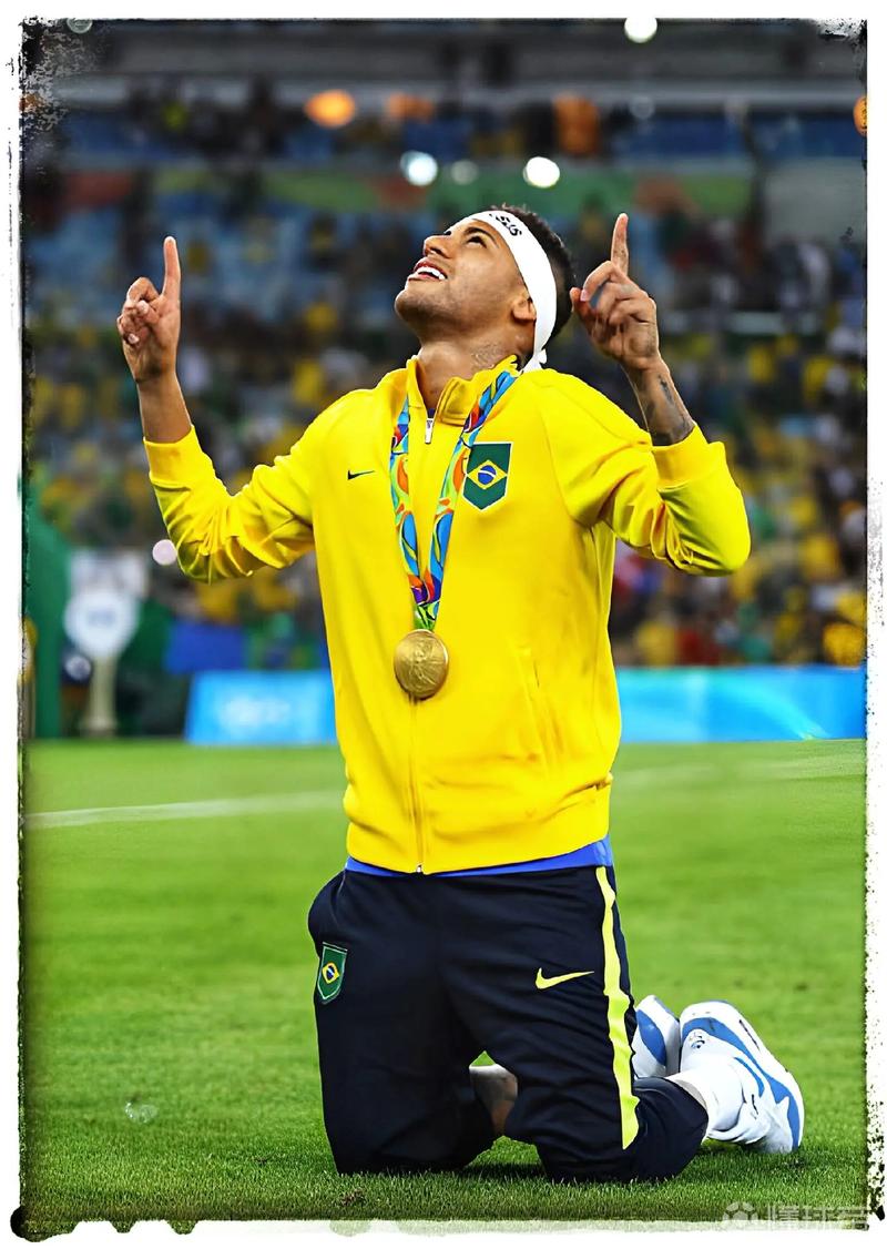 曼联中场梅努的未来：从边缘到重生（从边缘到崛起：曼联中场梅努的前路）