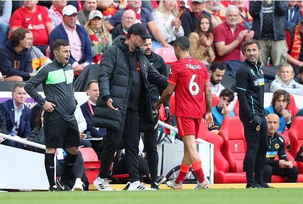 国足新主帅引发热议（国足新帅上任引热议）