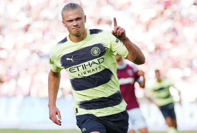 U22国足力克韩国U22，球迷在球员谢场时高喊“雄起”（U22国足击败韩国U22，谢场时球迷高呼“雄起”）