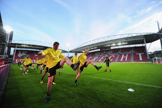 欧冠第4轮前瞻：双战术体系的博弈，两位神锋大战“群狼”（欧冠第4轮看点：两套战术正面碰撞，双神锋硬撼狼群）