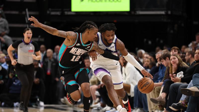 金州勇士巴特勒砍下24分10助攻，鹈鹕锡安25分，双方激烈对决。（勇士巴特勒24分10助攻，鹈鹕锡安25分，激战正酣）