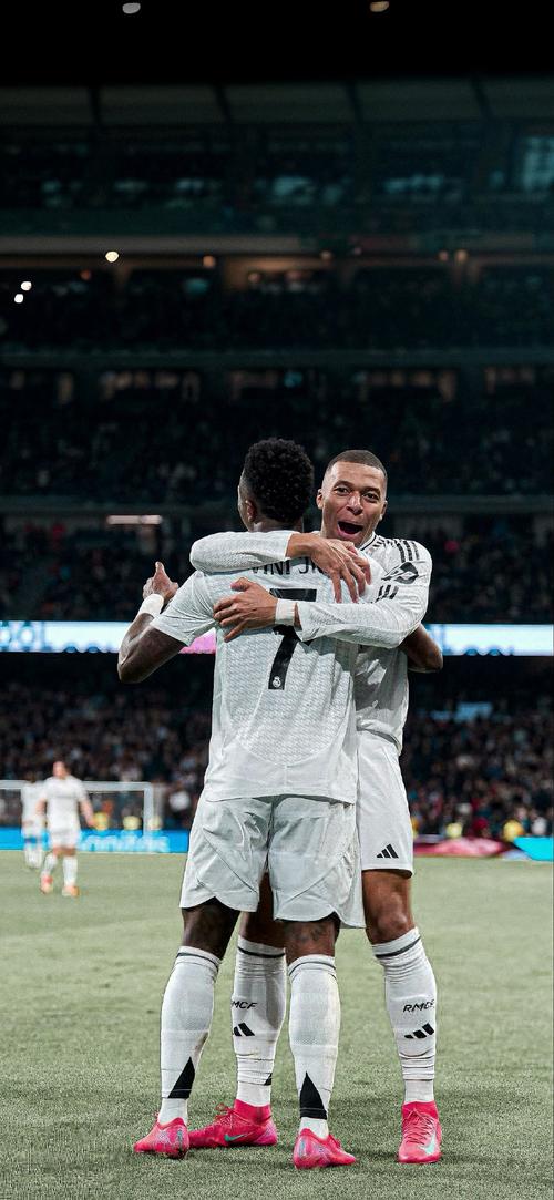 里昂防守低迷导致失利（防守乏力，里昂遭遇失利）